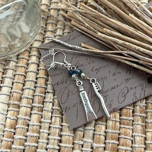 🦷🪥Toothbrush toothpaste dentist dental assistant hygienist novelty earrings